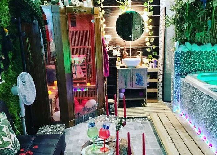 Jungle Vibes - Jacuzzi - Sauna Guest house Yerres